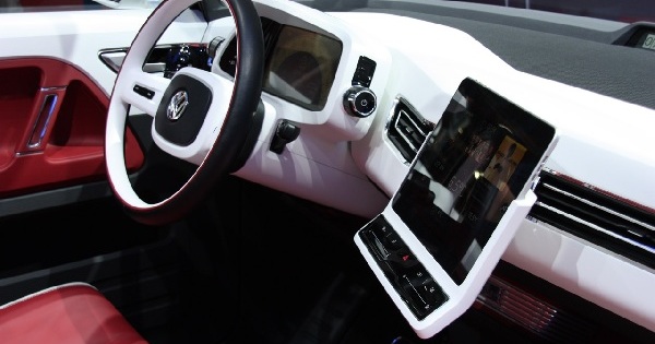 कार में iPad - चलते-फिरते आदर्श साथी