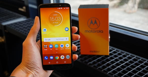 Motorola Moto E5 - Smartphone econômico com um longo suspiro