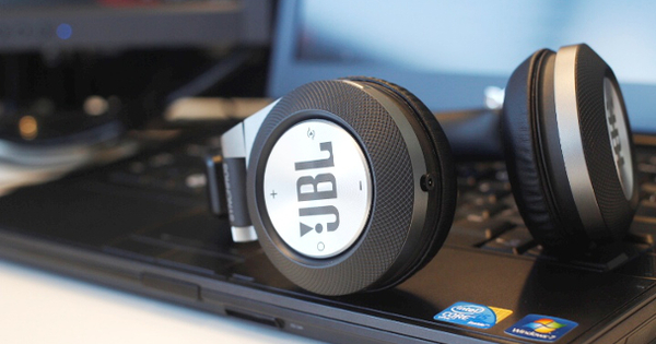 JBL E40BT - Ang pinakamahusay na mga headphone sa ilalim ng 100 euro